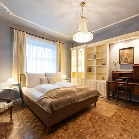 Stephanie * 하우스 임 엔슈탈